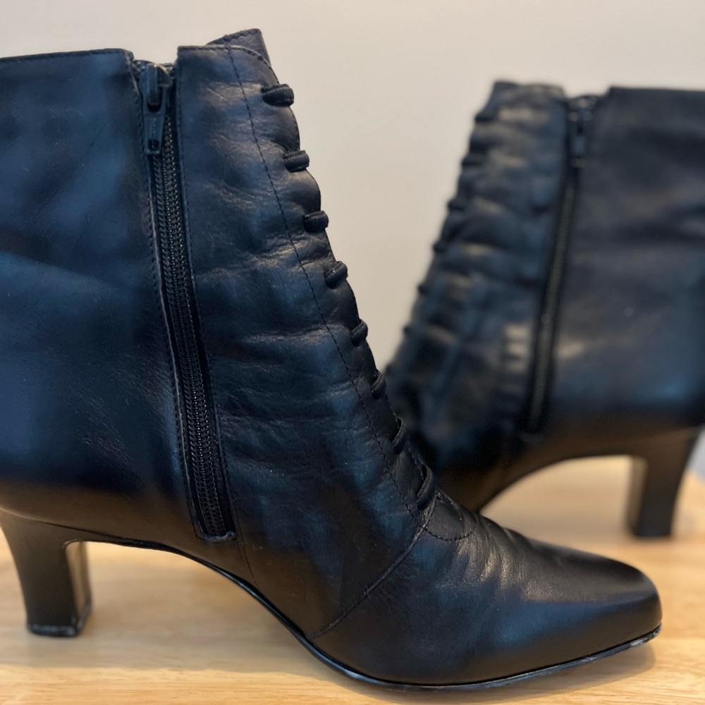 Alexis Black Leather Ankle Boots size 10M - Picture 5 of 9